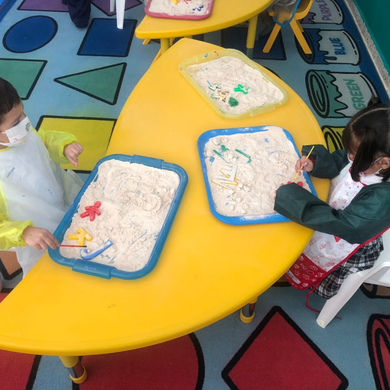 Alumnos aprendiendo en clases de Cumbres Chetumal